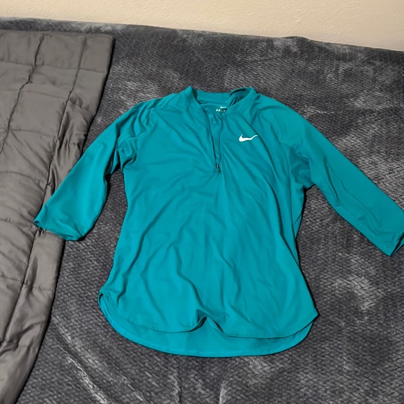Old Navy Quarter Sleeve Athletic Top - Picture 1 of 2
